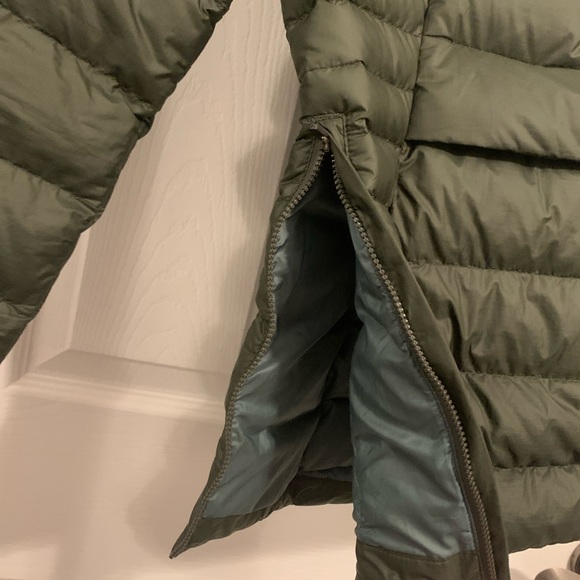 Patagonia Women’s Down Sweater Hoody Pullover - Picture 7 of 8